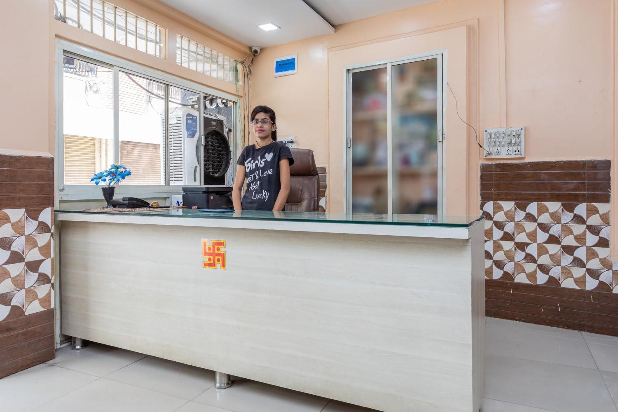 Spot On Hotel Sawera Indore Bagian luar foto